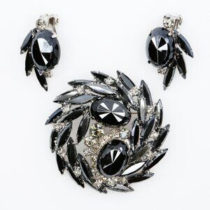 Vintage D&E Juliana Book Piece Hematite Brooch and Clip-On Earrings Set 1960s